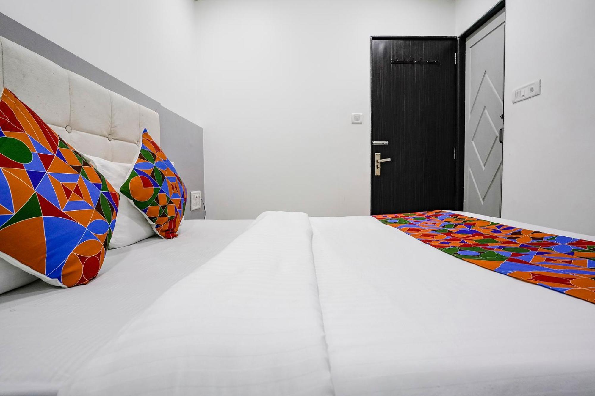 Отель Fabexpress Park Residency - Nr Mumbai International Airport Экстерьер фото